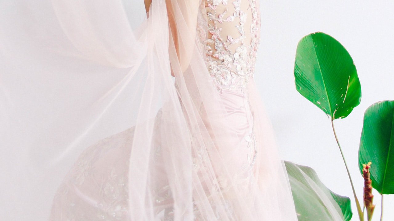 Differences Between HD Lace Frontal Wigs And HD Lace Closure Wigs