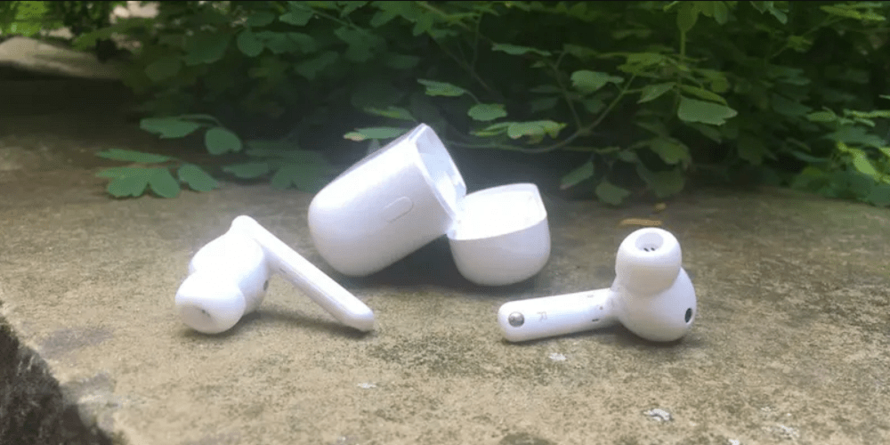 How does the Noise Cancellation feature work in Honor True wireless Earbuds